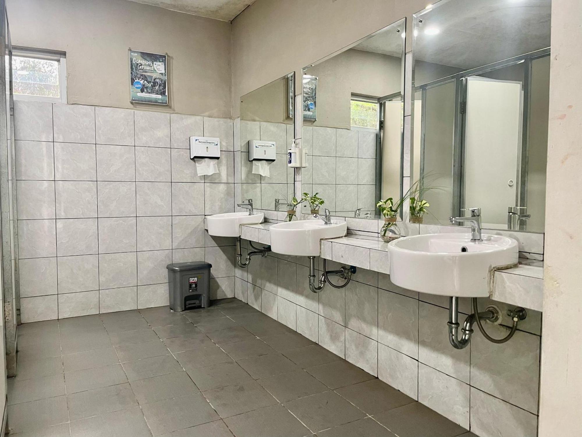 Heha Waterfall Suites & Camping Ground Paragajen Exterior foto